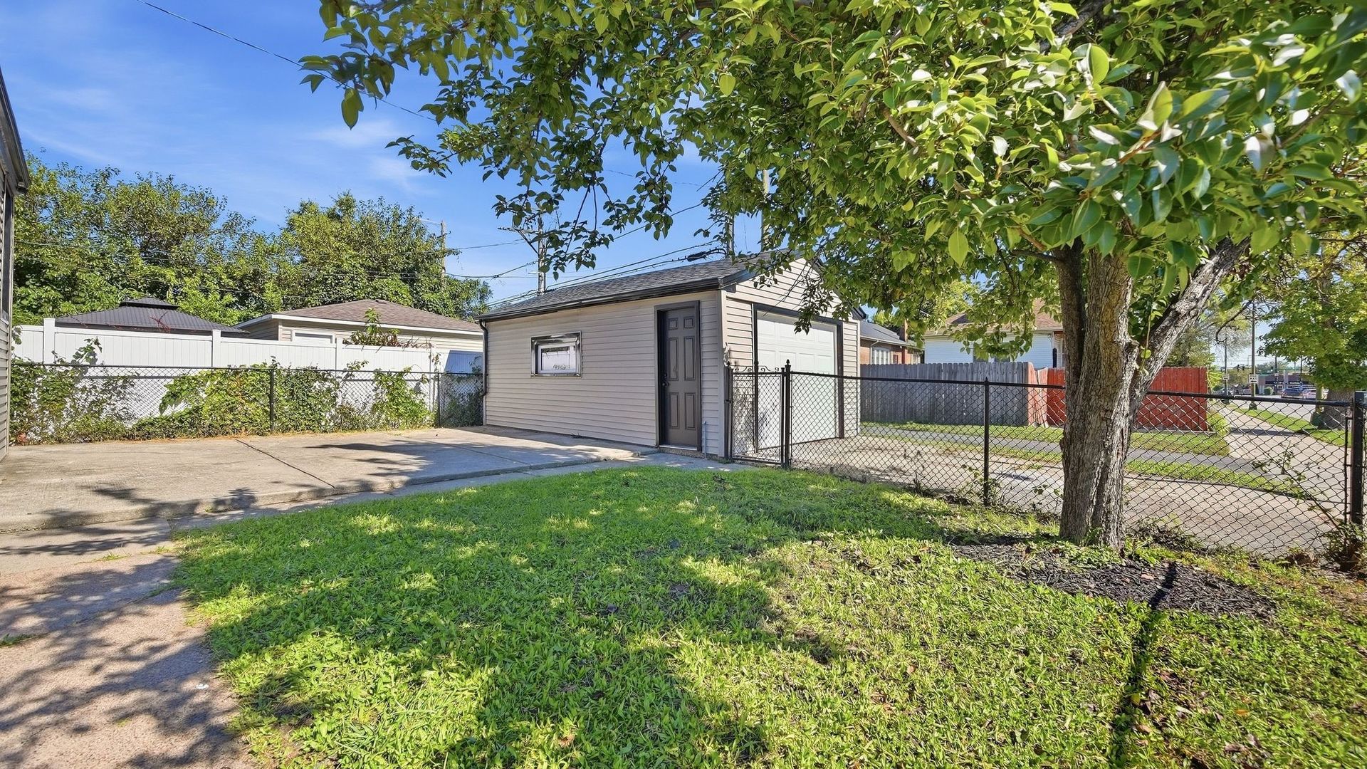 8257 S Blackstone Avenue Property Photo 36
