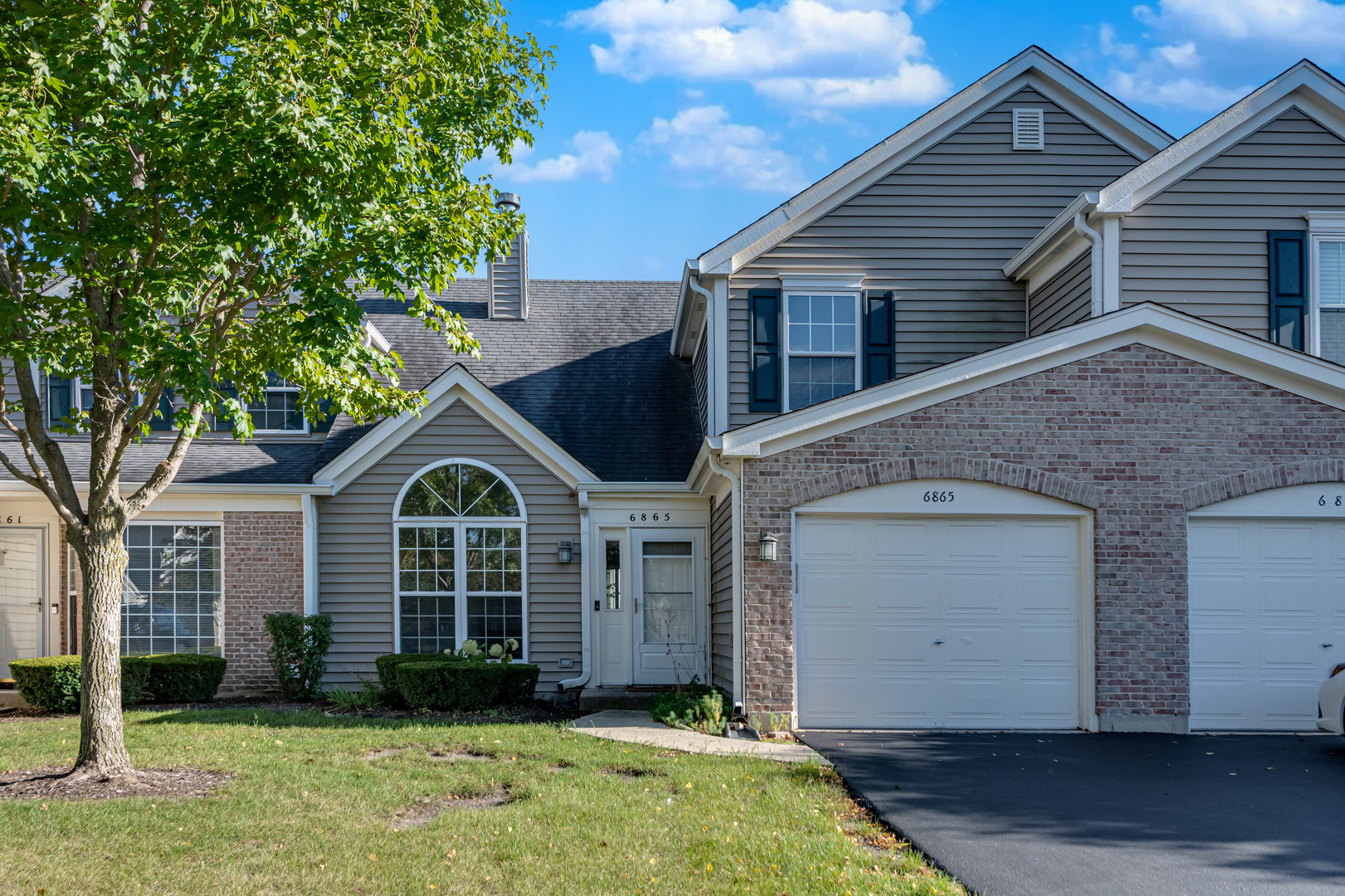 6865 Hampton Circle Property Photo 1