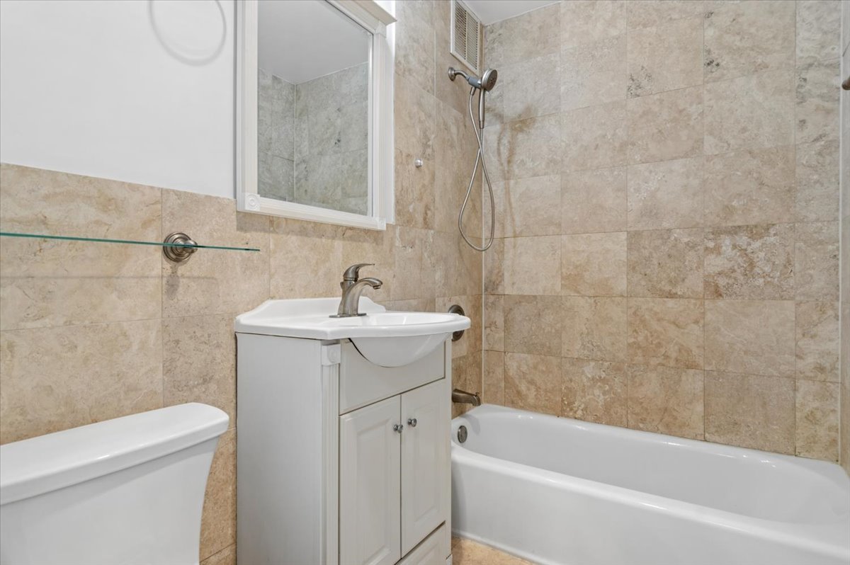 655 W Irving Park Road 1211 Property Photo 6