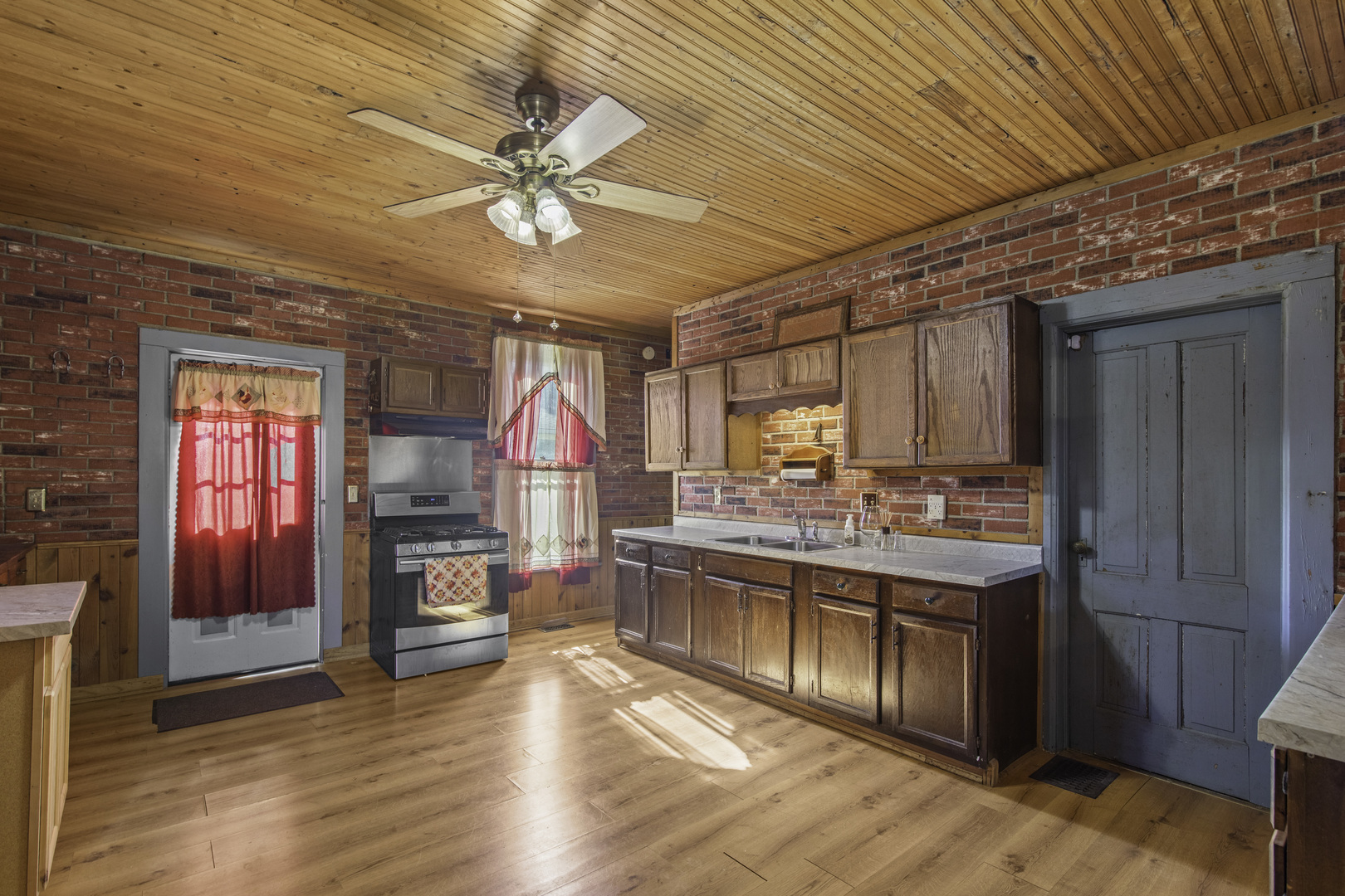 611 Chicago Road Property Photo 12
