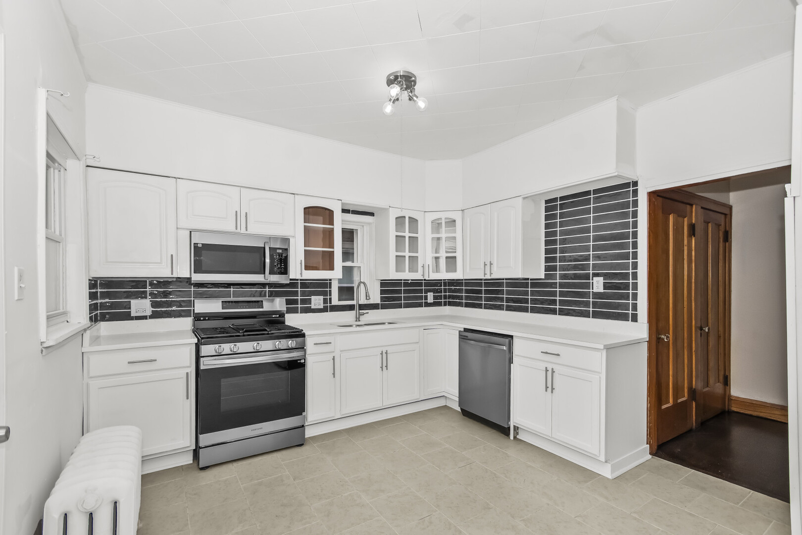 1126 N Humphrey Avenue Property Photo 6