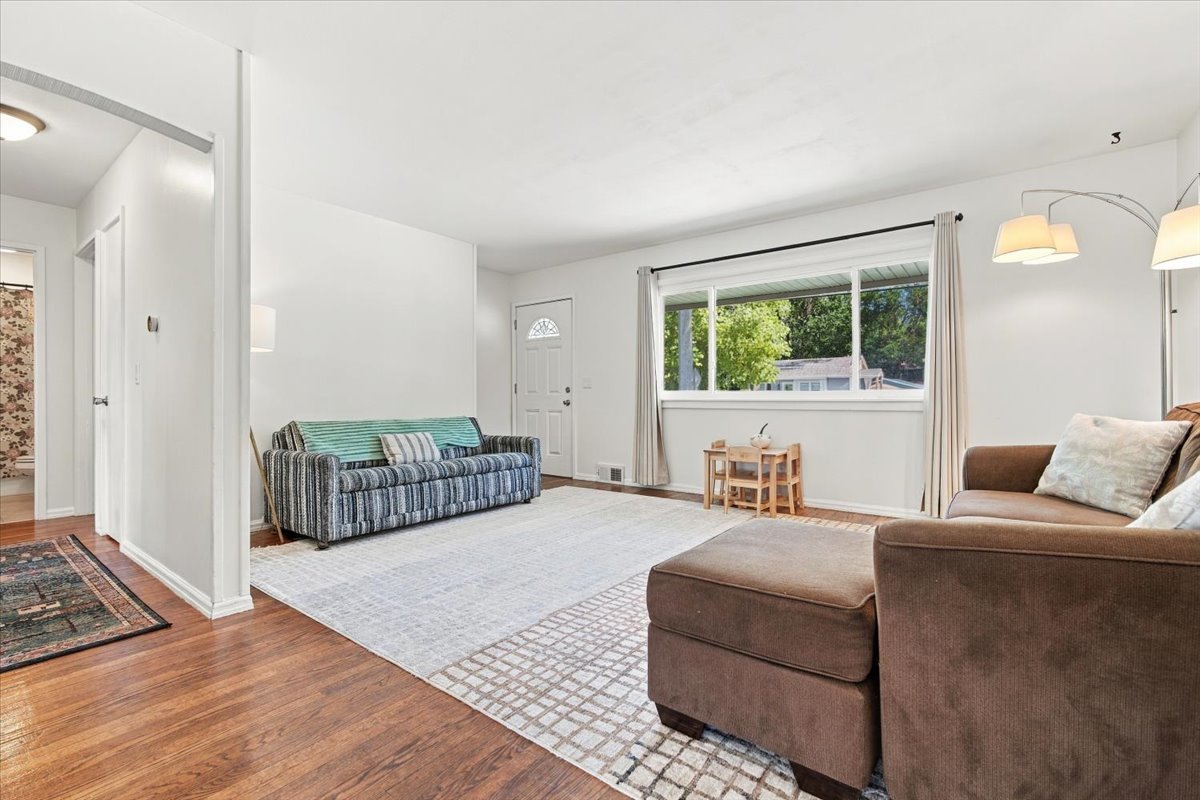 909 S Adelaide Street Property Photo 5