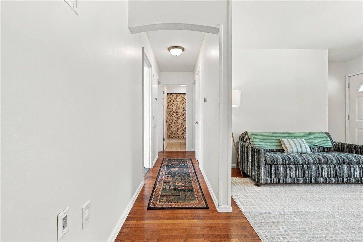 909 S Adelaide Street Property Photo 6