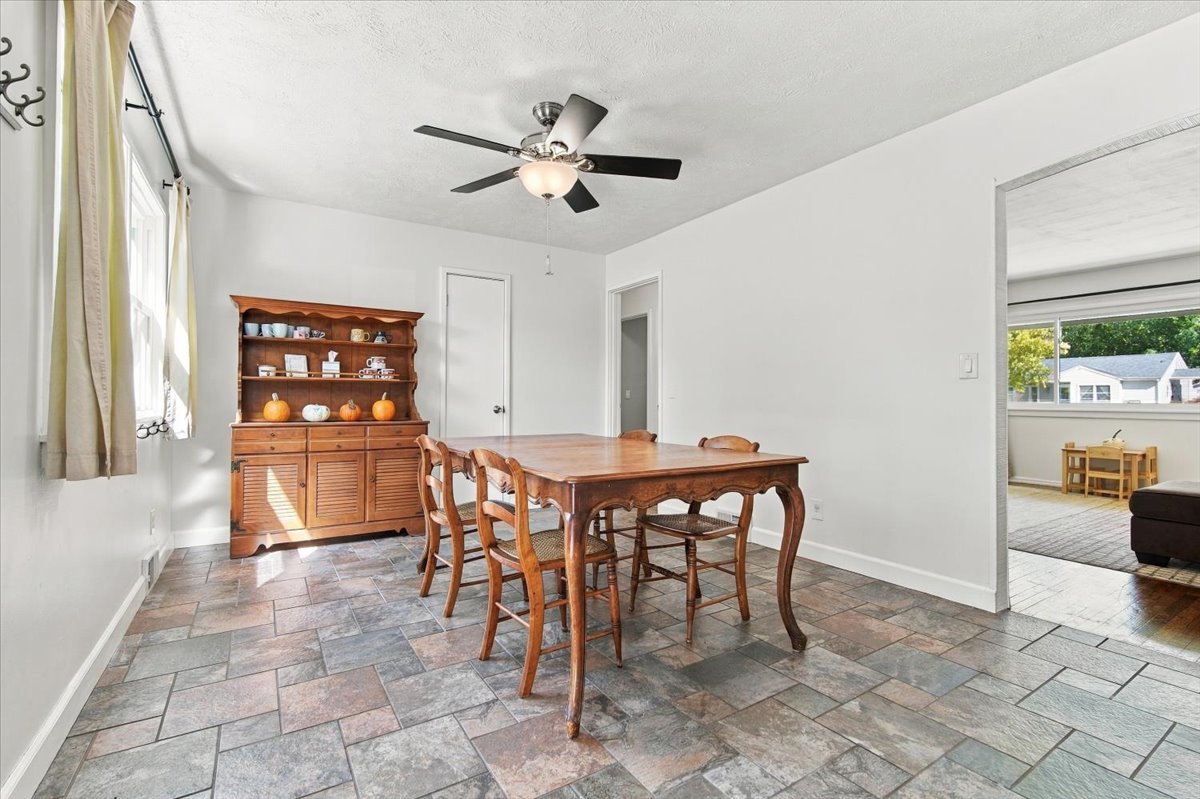 909 S Adelaide Street Property Photo 12