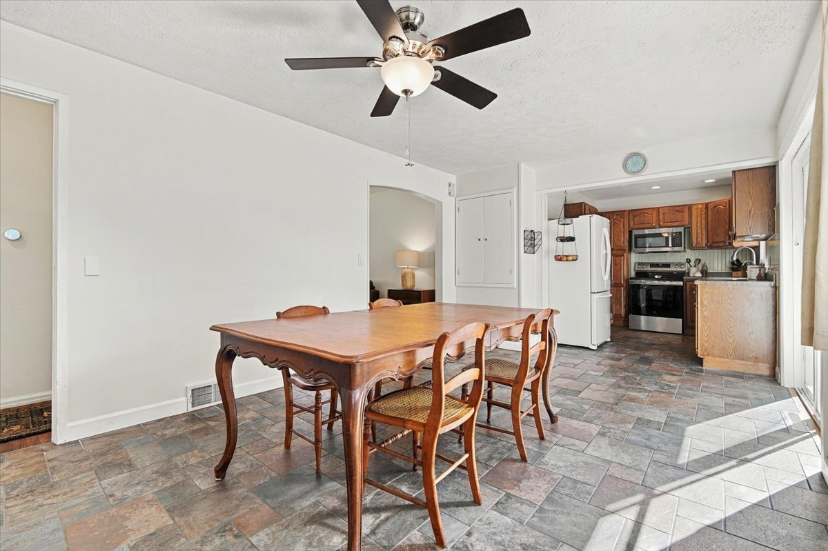 909 S Adelaide Street Property Photo 13