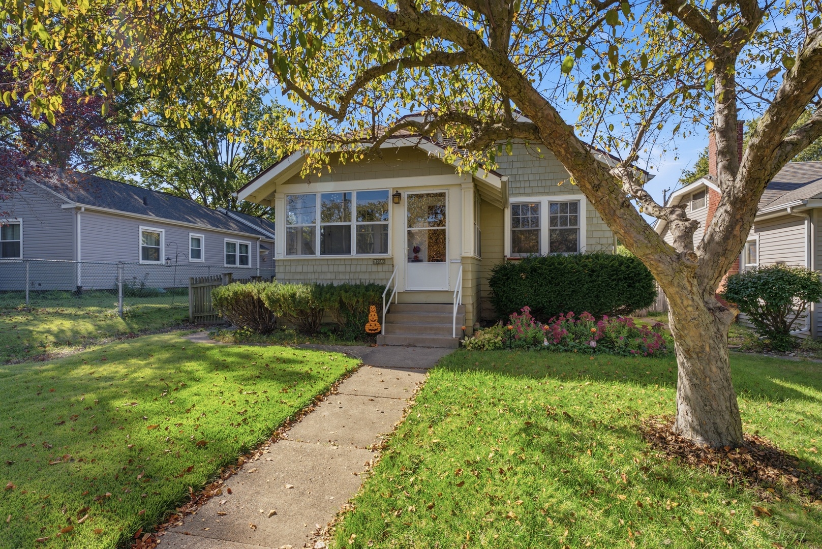 2910 Arlington Avenue Property Photo 1