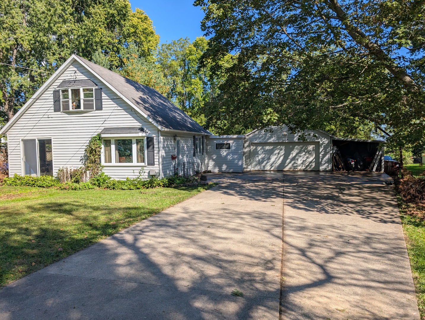 1605 S Carroll Avenue Property Photo 1