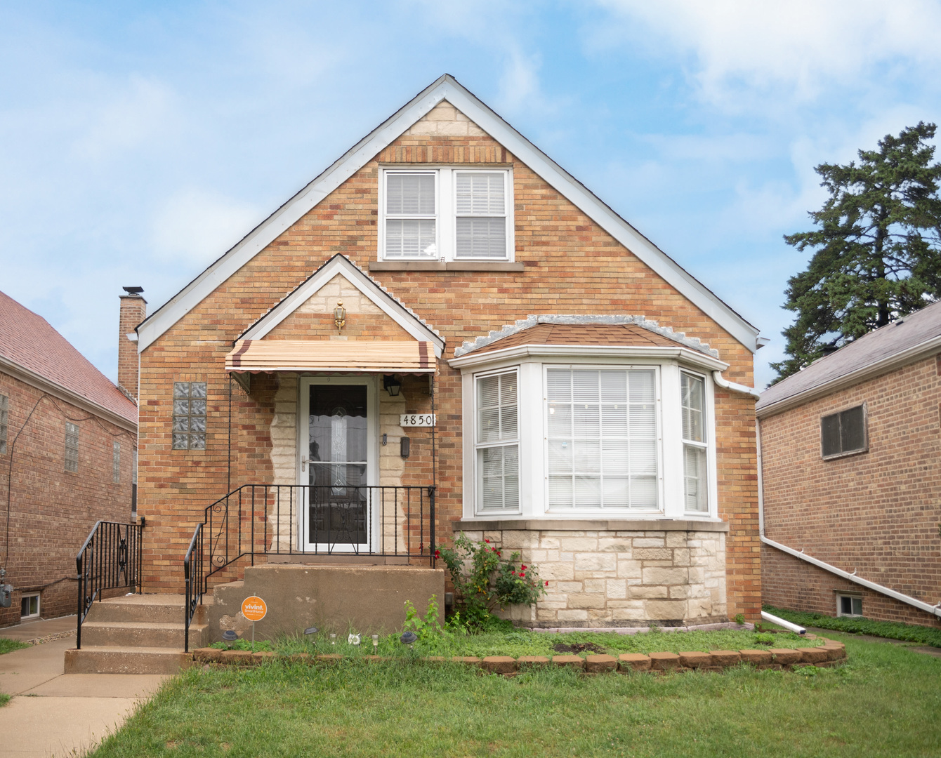 4850 W Waveland Avenue Property Photo 1