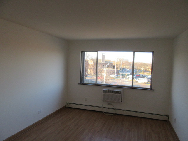 7650 W Altgeld Street 409 Property Photo 7