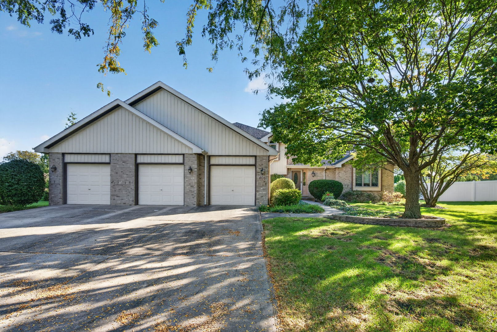 406 Buckingham Place Property Photo 1