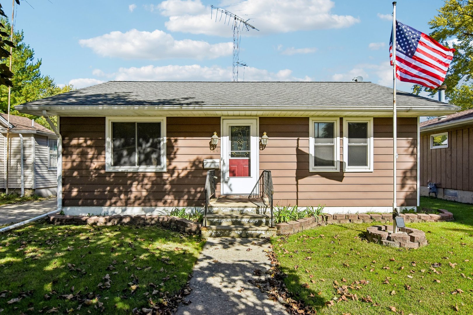 724 Douglas Street Property Photo 1