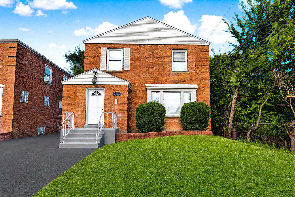 2042 W 76th Street Property Photo 1