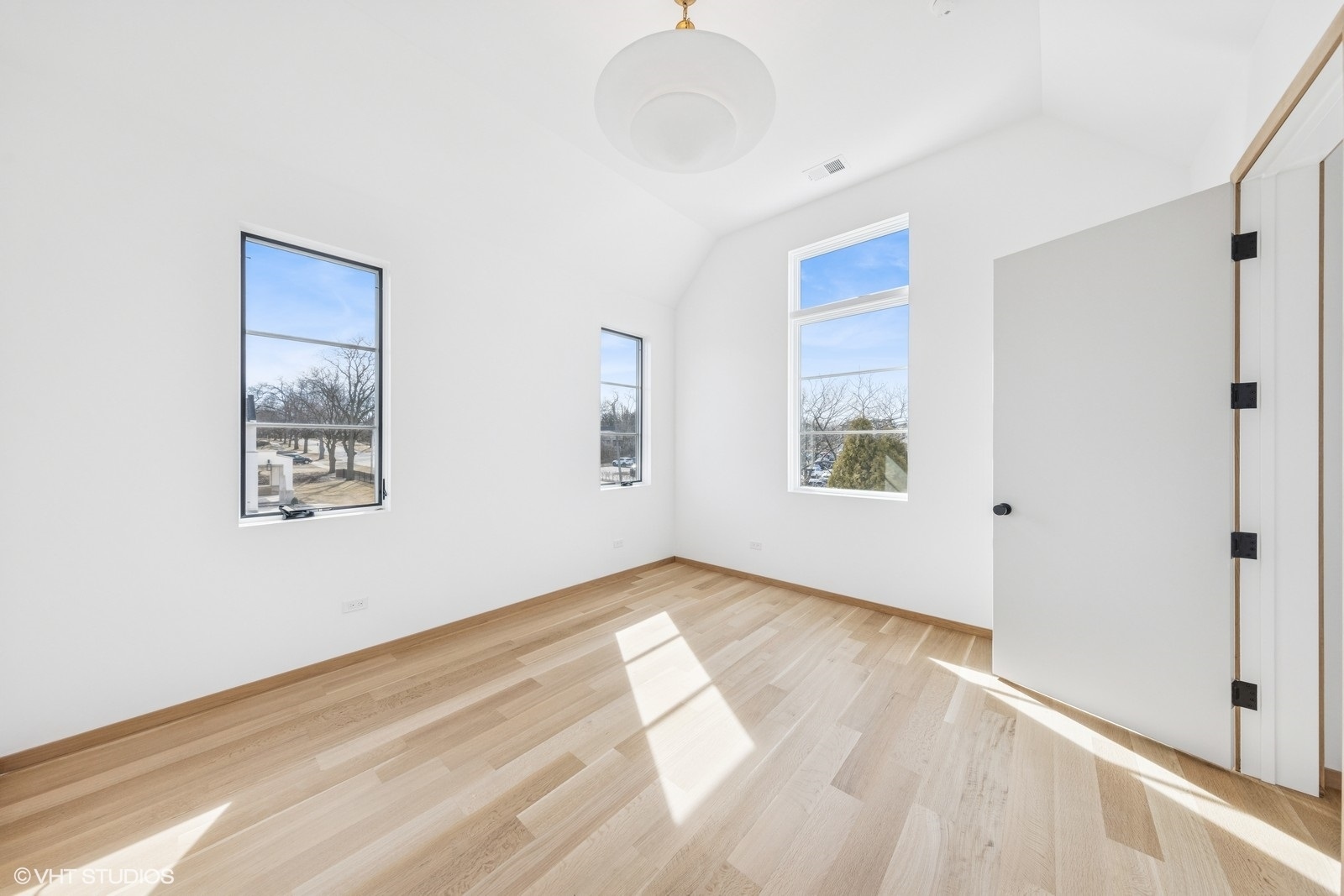 541 Kensington Court Property Photo 27