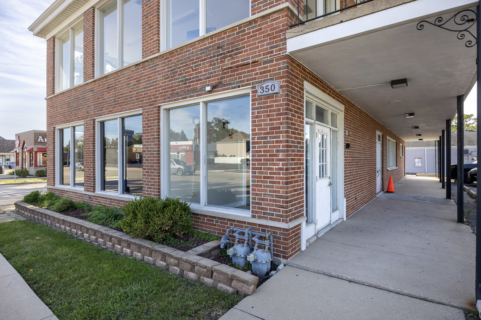 350 N York Street 1 Property Photo 1