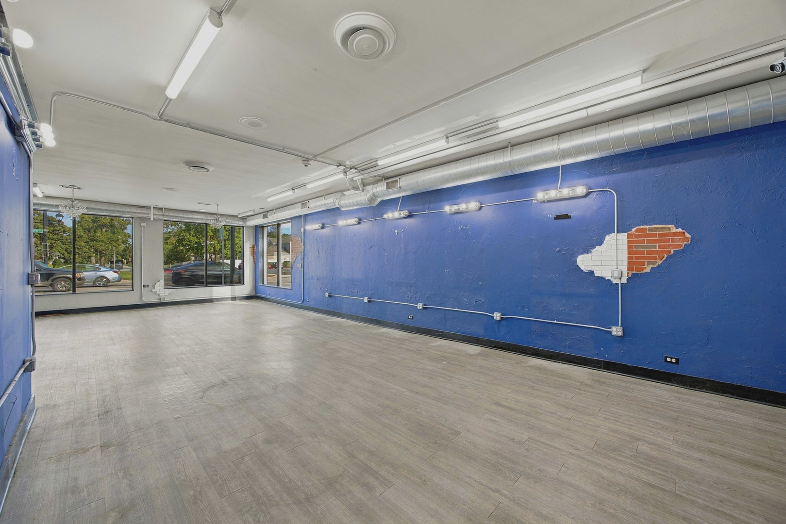 350 N York Street 1 Property Photo 3