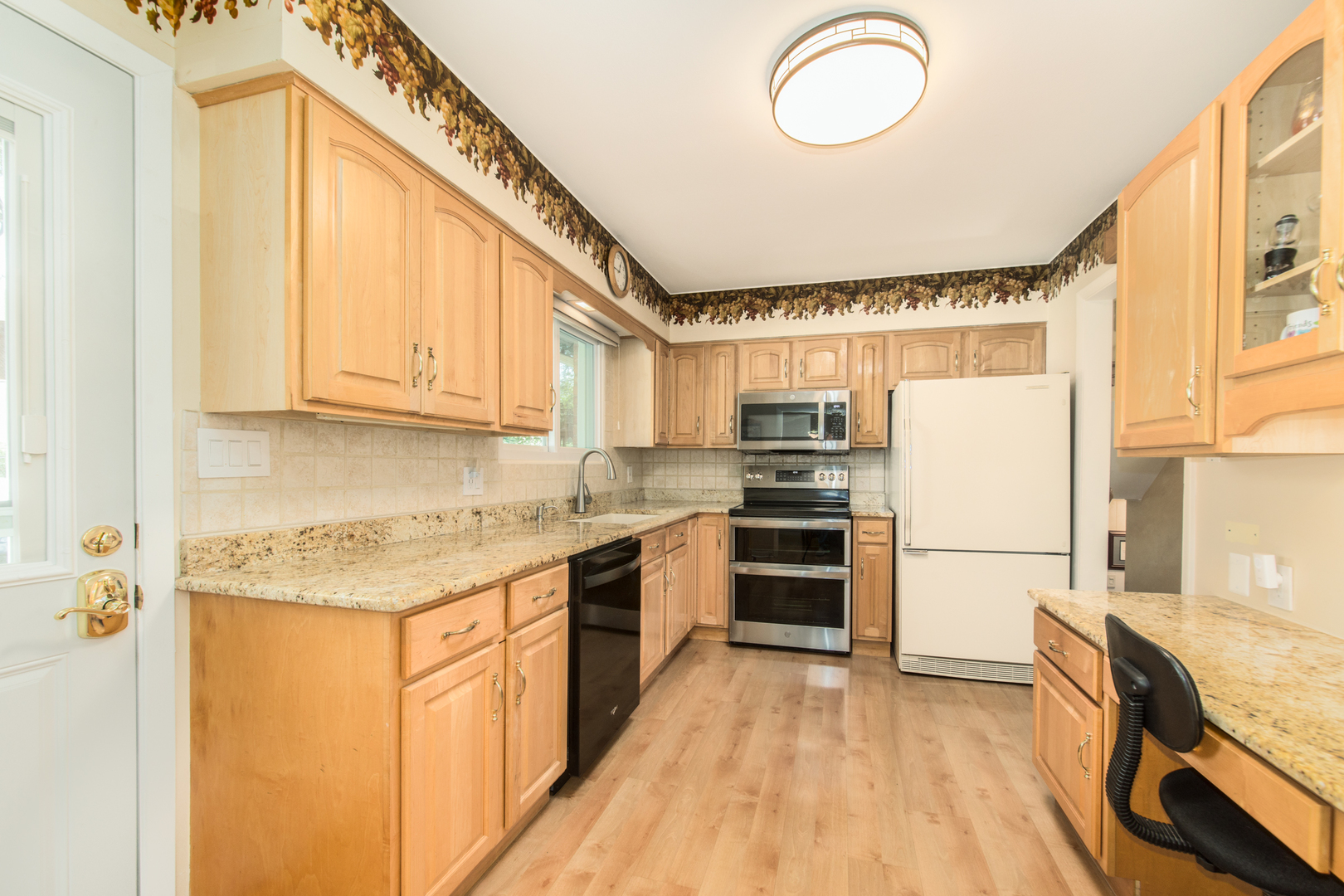 252 W Pleasant Hill Boulevard Property Photo 7