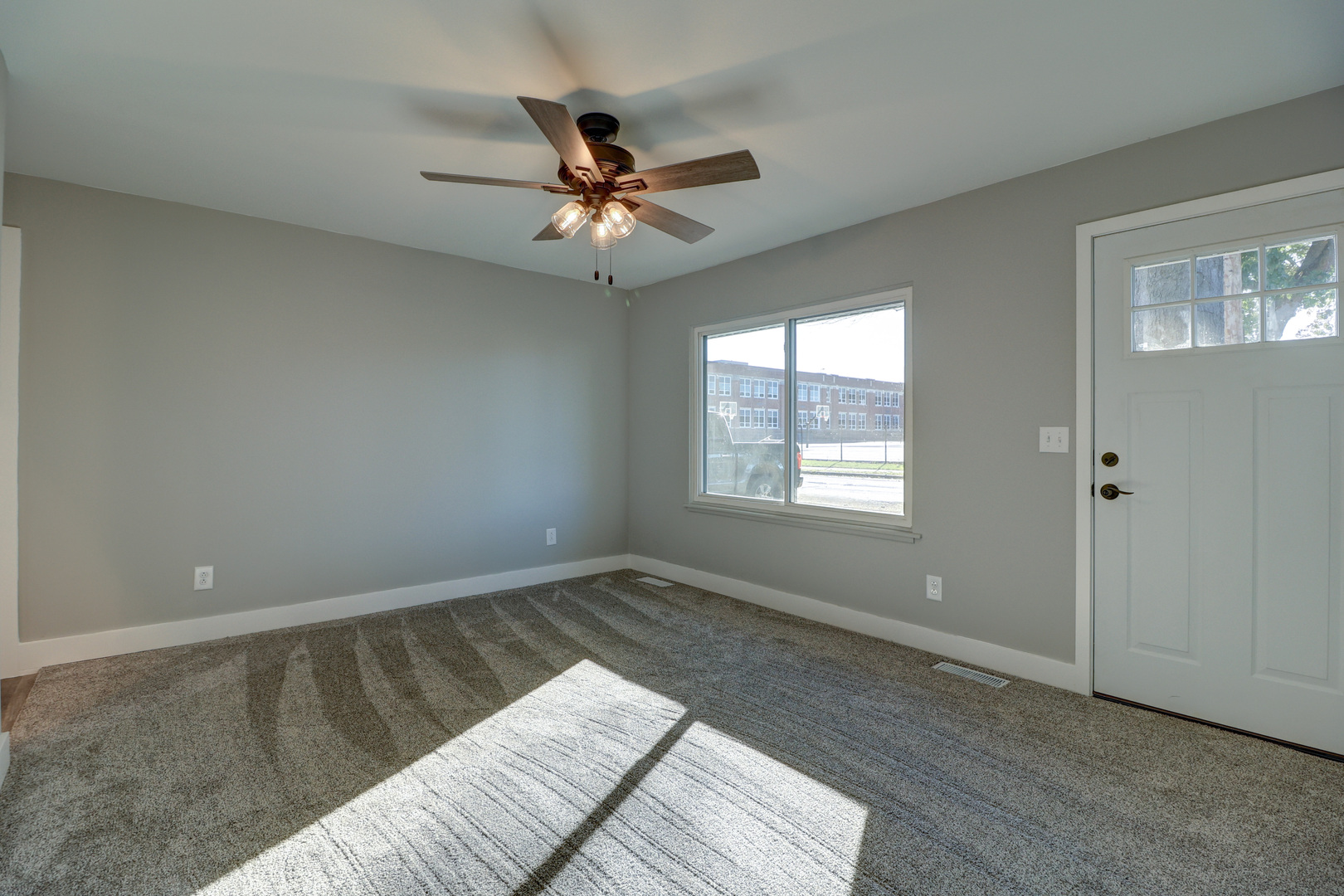415 W 5th Street Property Photo 6