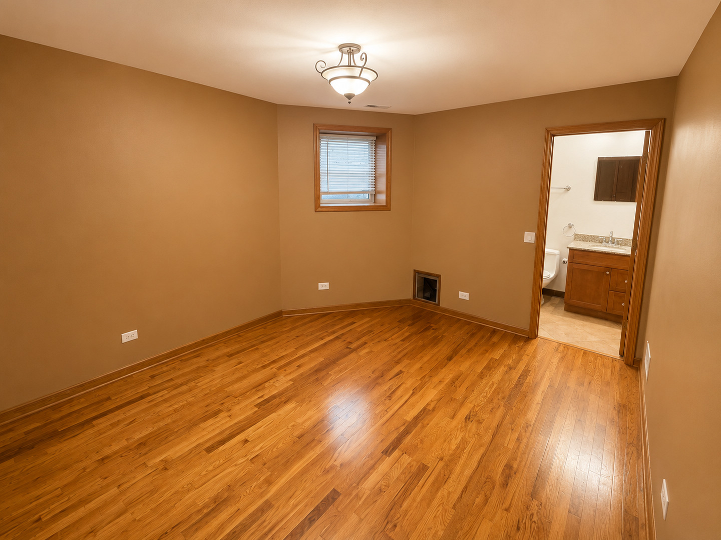 4837 S Forrestville Avenue G Property Photo 5