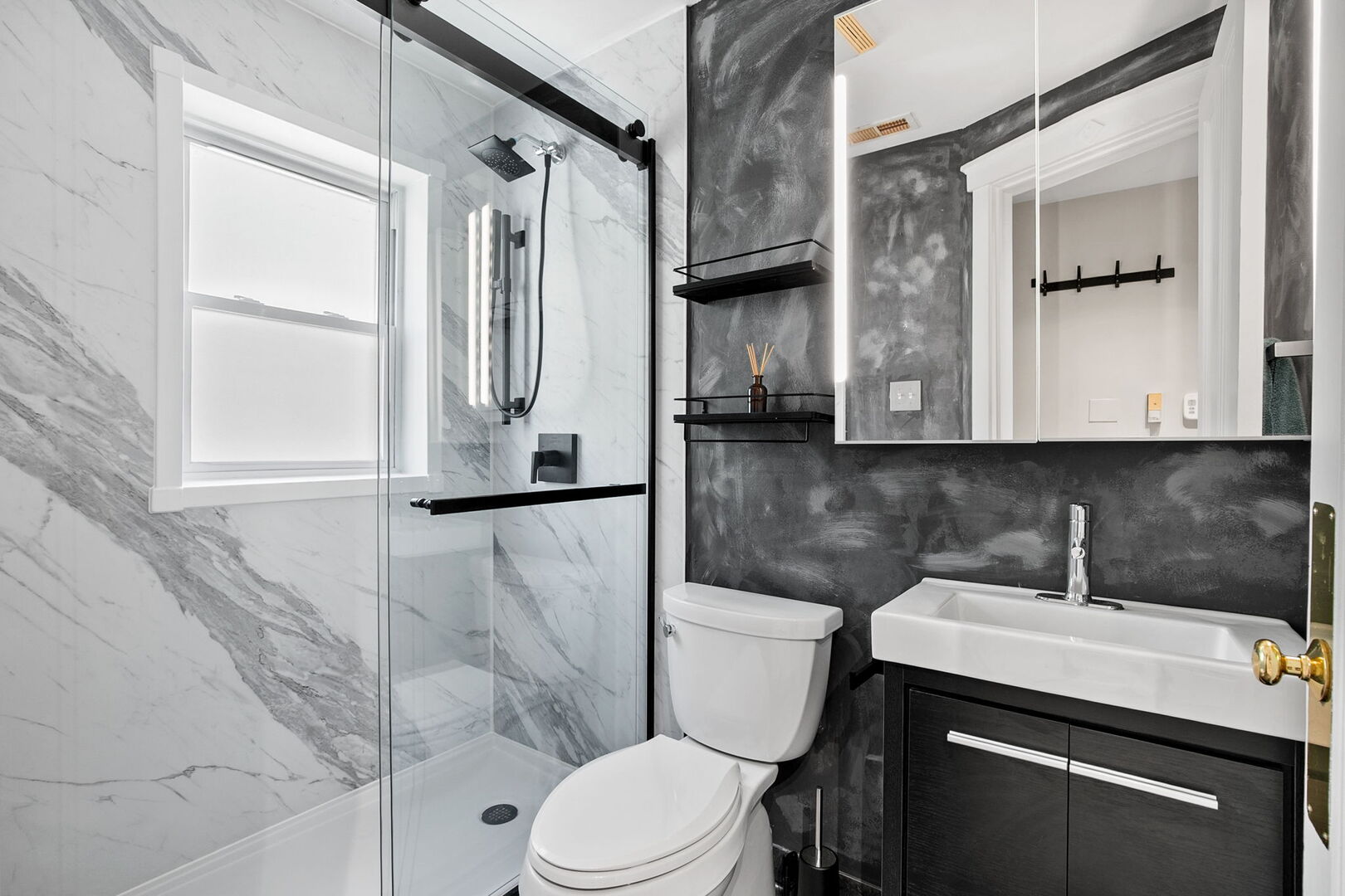 7025 N Wolcott Avenue 2 Property Photo 13