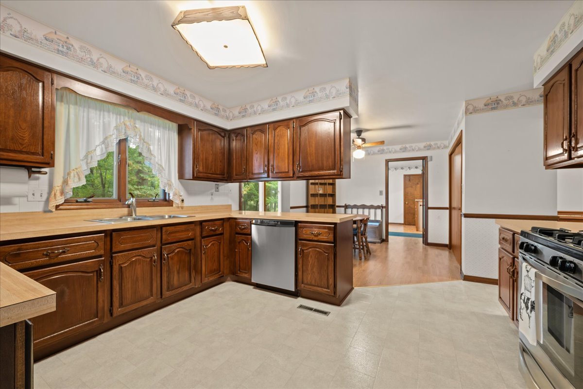 1300 Woodland Drive Property Photo 12