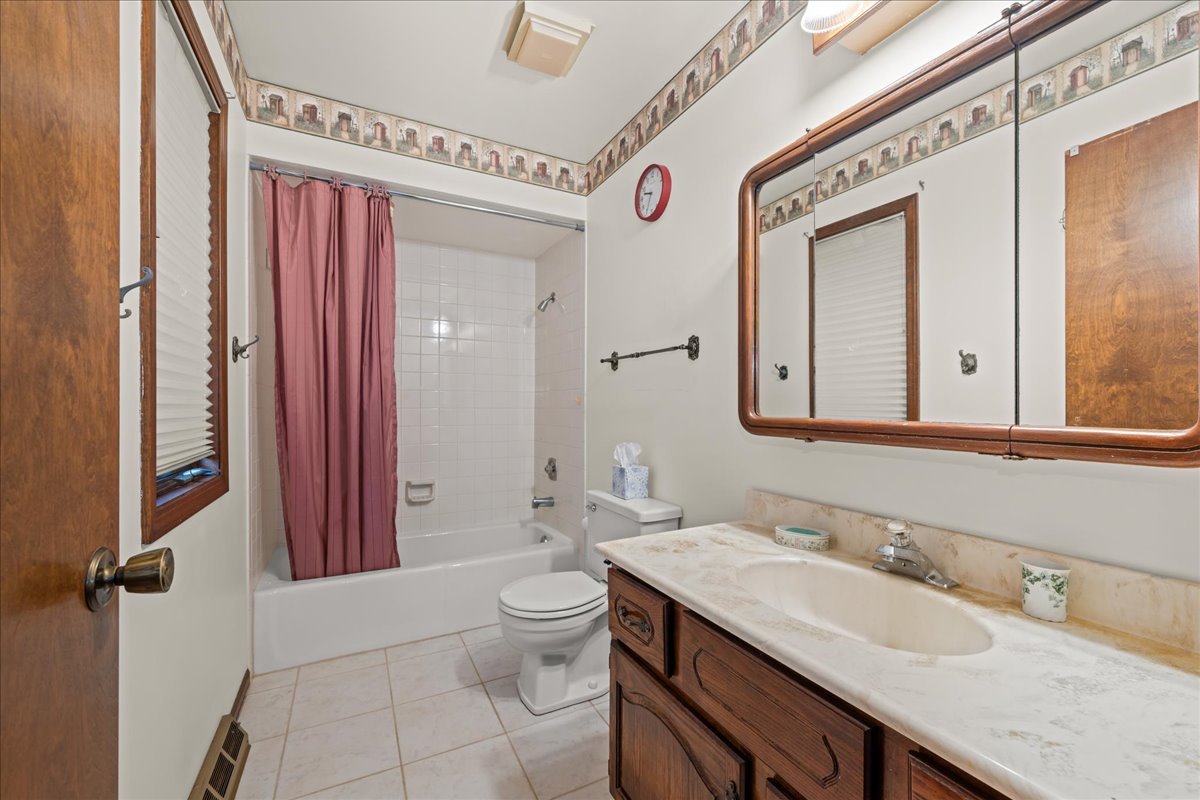 1300 Woodland Drive Property Photo 18