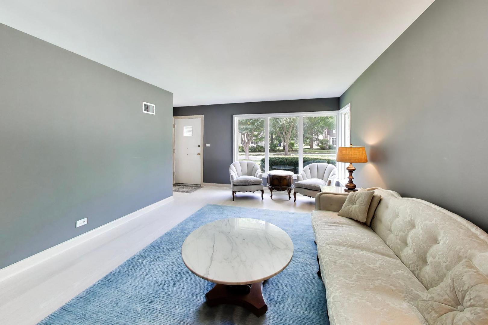 221 S Elmhurst Avenue Property Photo 2