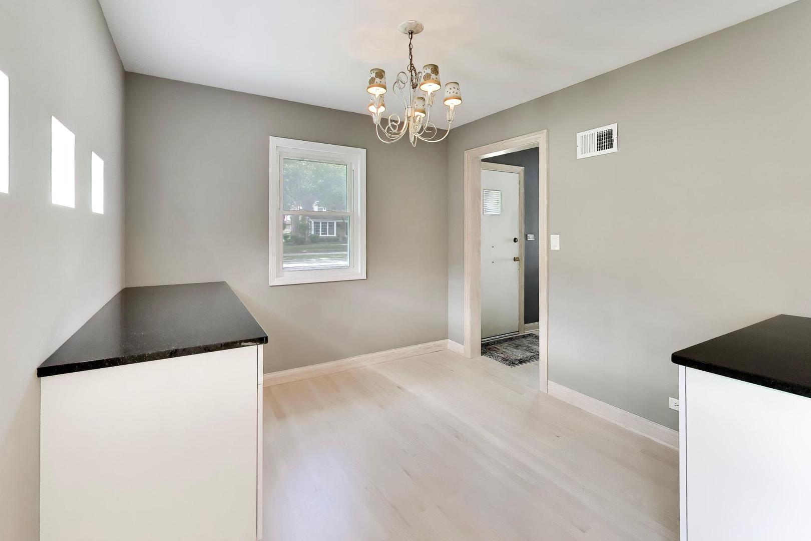 221 S Elmhurst Avenue Property Photo 8