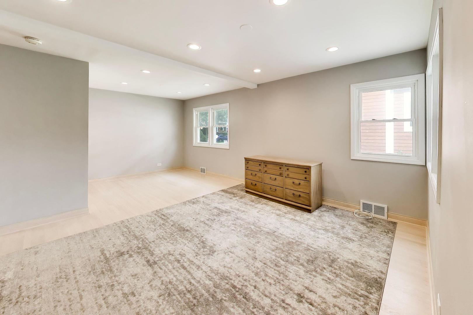 221 S Elmhurst Avenue Property Photo 11