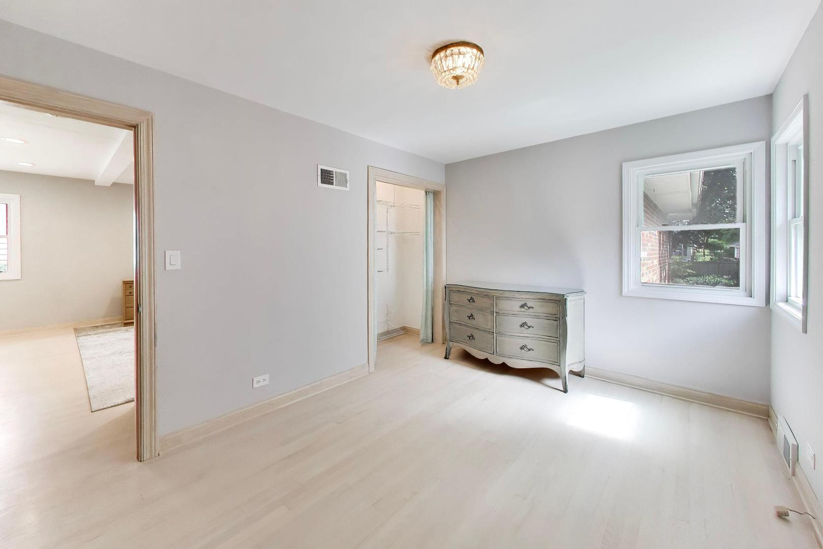 221 S Elmhurst Avenue Property Photo 14