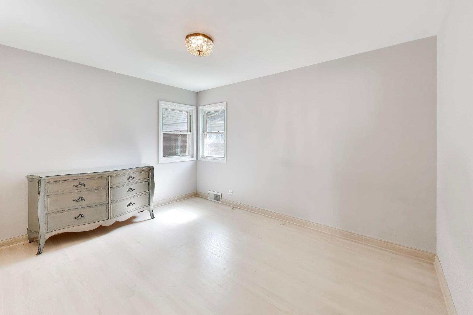 221 S Elmhurst Avenue Property Photo 15