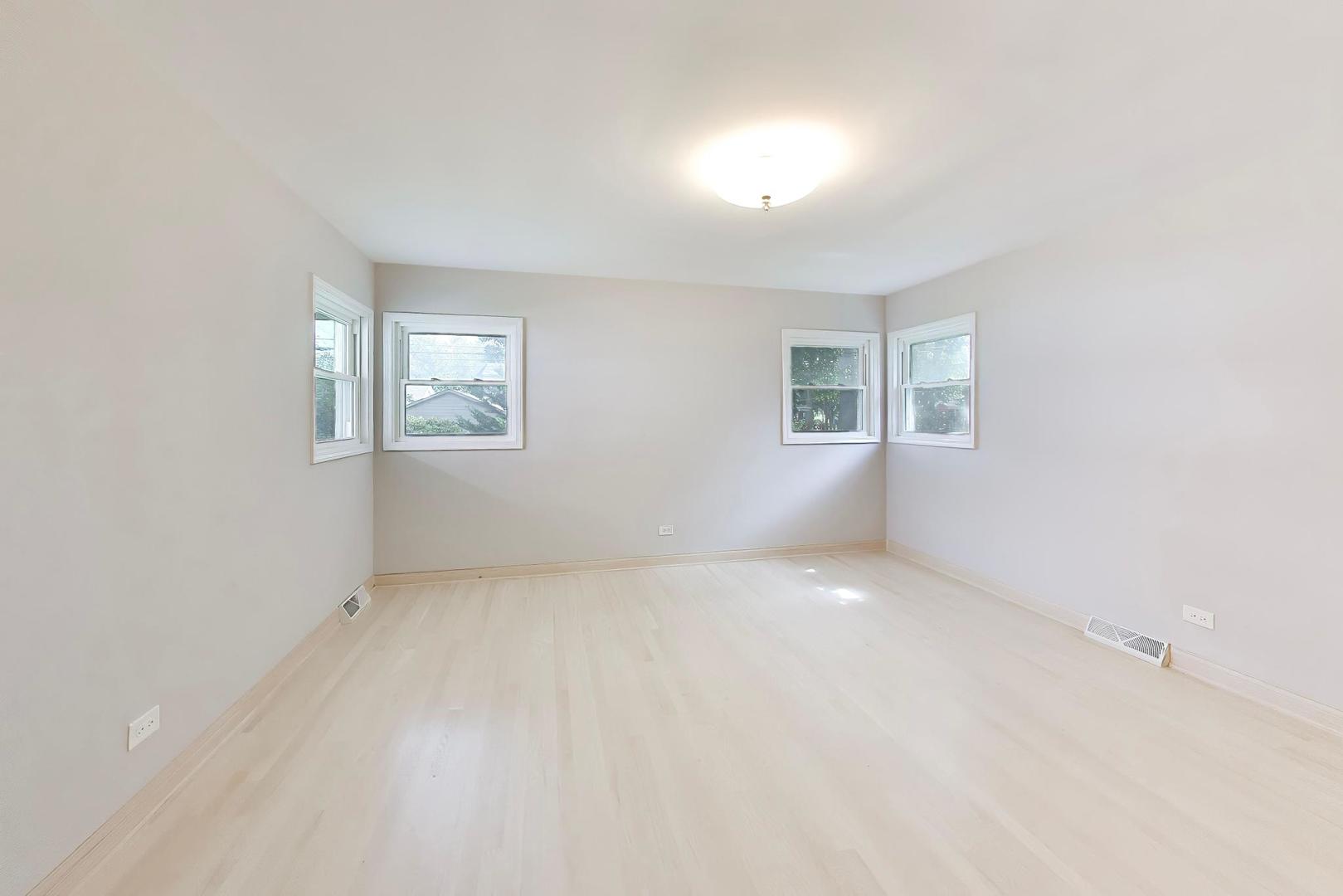 221 S Elmhurst Avenue Property Photo 16