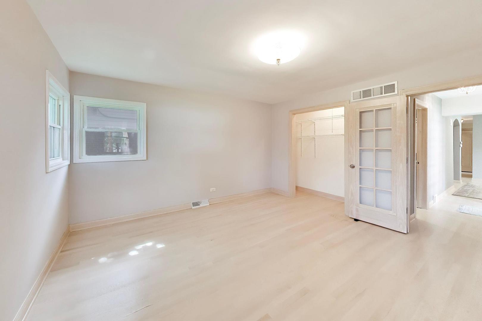 221 S Elmhurst Avenue Property Photo 17