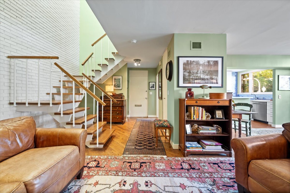 68 W Schiller Street Property Photo 10