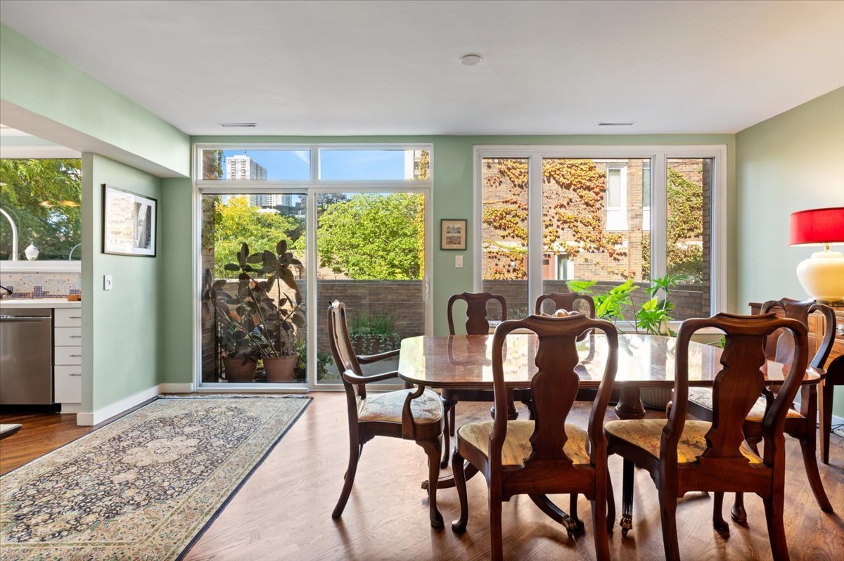 68 W Schiller Street Property Photo 13