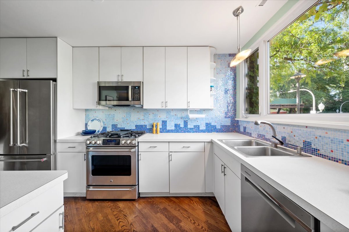 68 W Schiller Street Property Photo 16