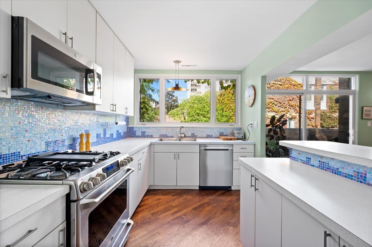 68 W Schiller Street Property Photo 17