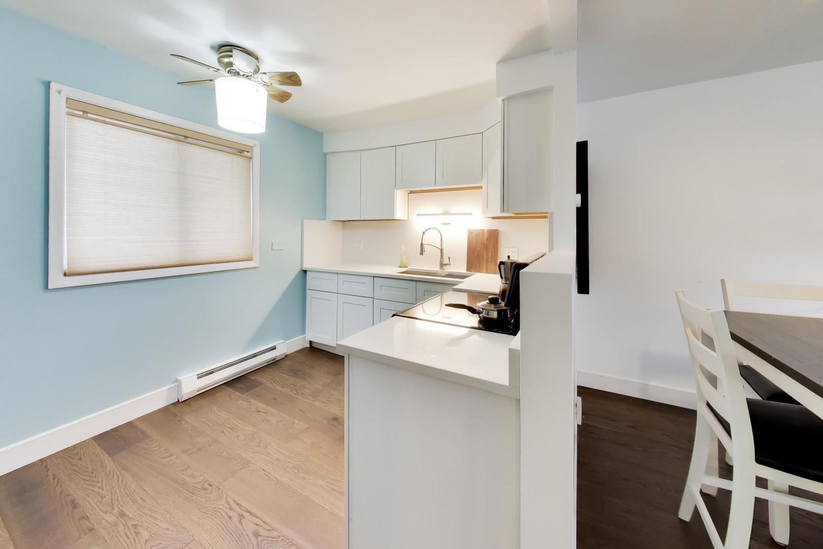 6359 N Ridge Avenue 302 Property Photo 4