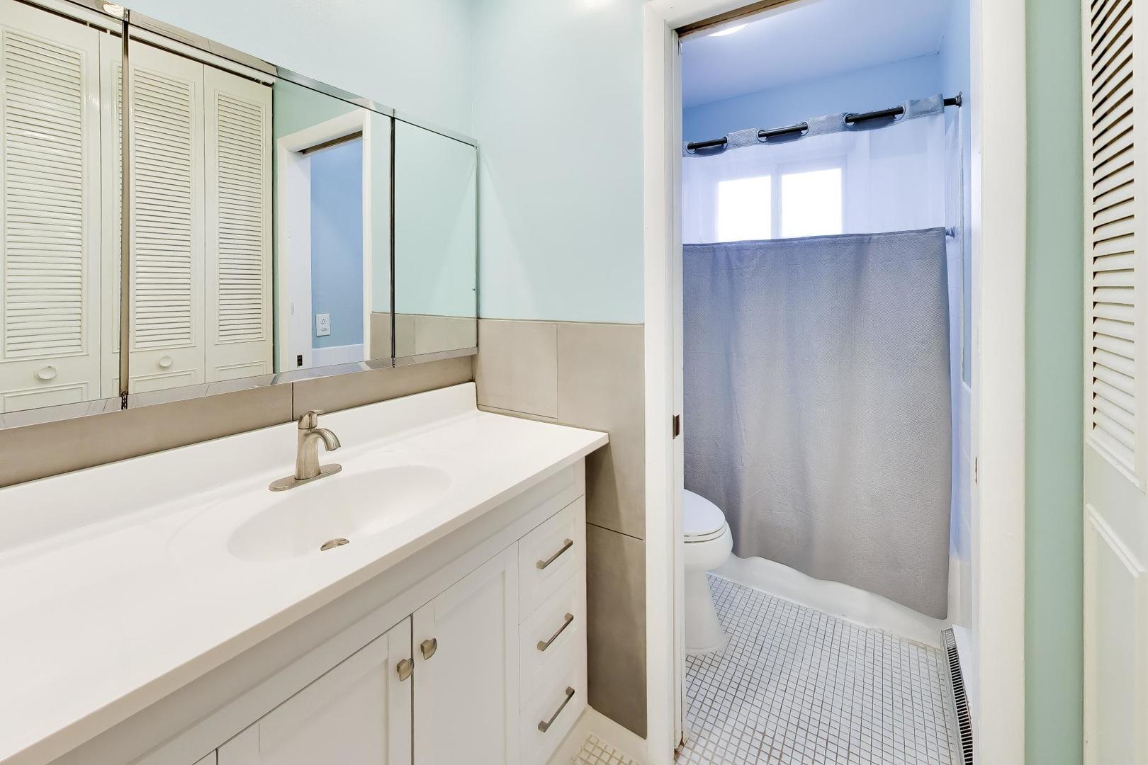 6359 N Ridge Avenue 302 Property Photo 14