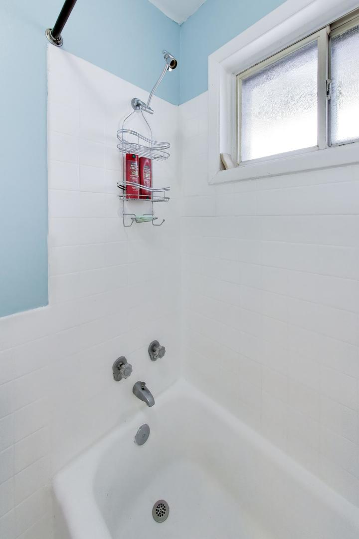 6359 N Ridge Avenue 302 Property Photo 15