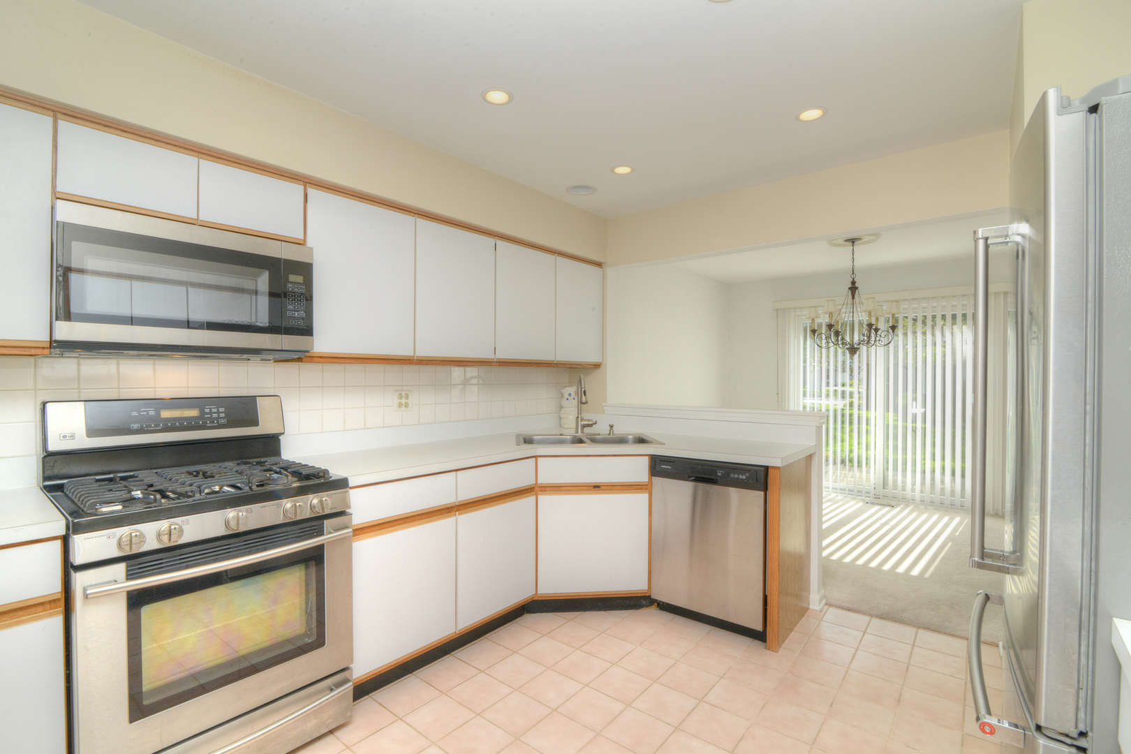1050 Ridgefield Circle Property Photo 6