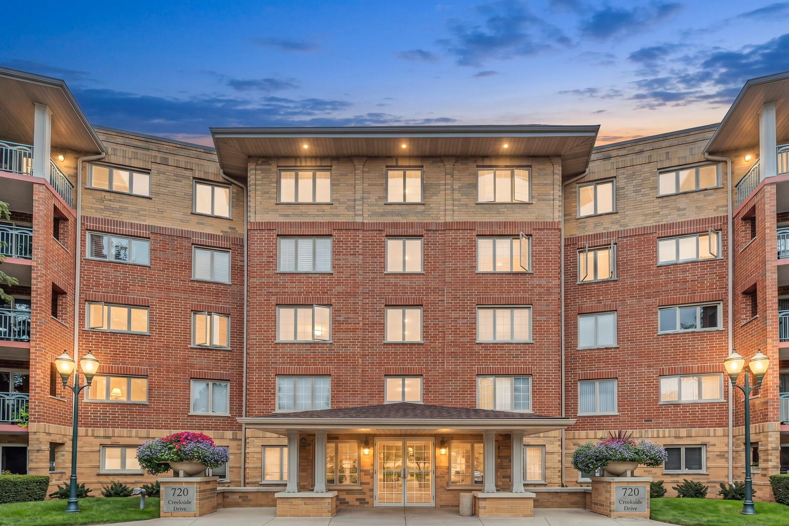 720 Creekside Drive 303
