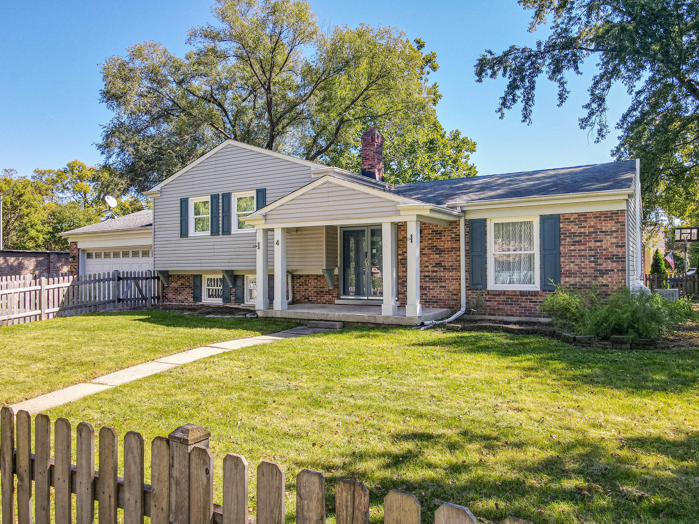 4 Tamarack Avenue Property Photo 2