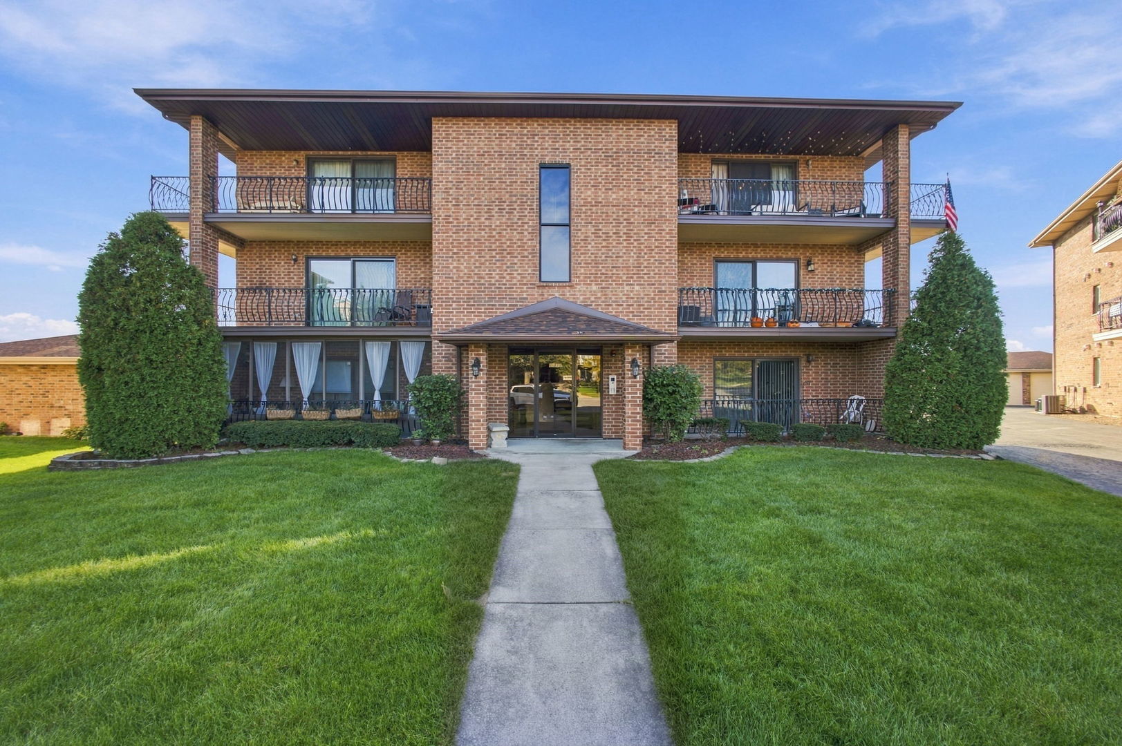 16755 Paxton Avenue 3s Property Photo 1