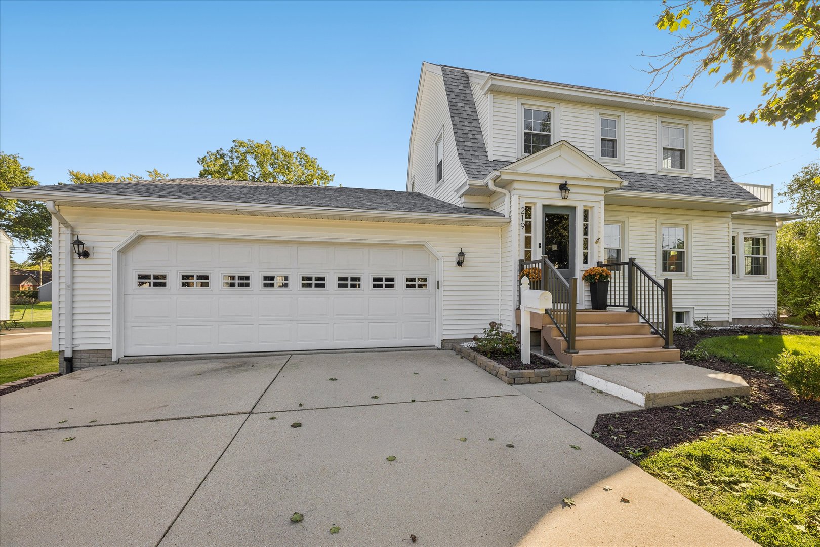 219 10th Street Property Photo 2