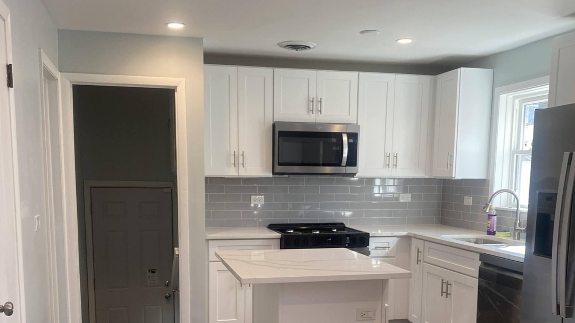 12321 S Green Street Property Photo 4