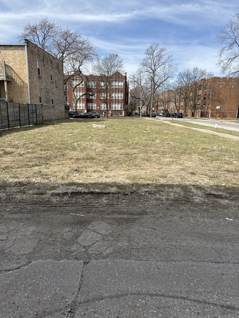 201 E 70th Street Property Photo 4