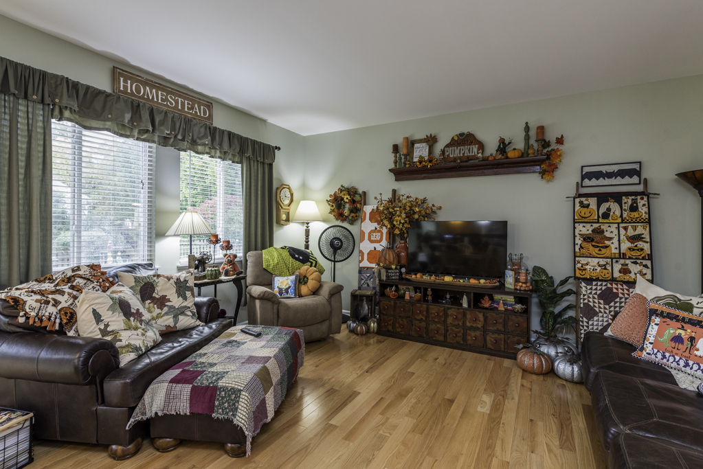 821 Woodhill Court Property Photo 4