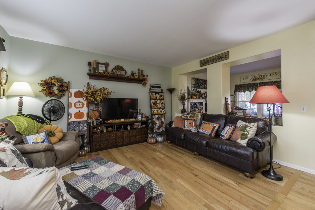 821 Woodhill Court Property Photo 6