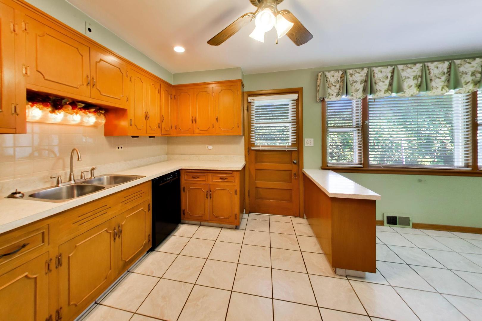 1201 S Lincoln Avenue Property Photo 14