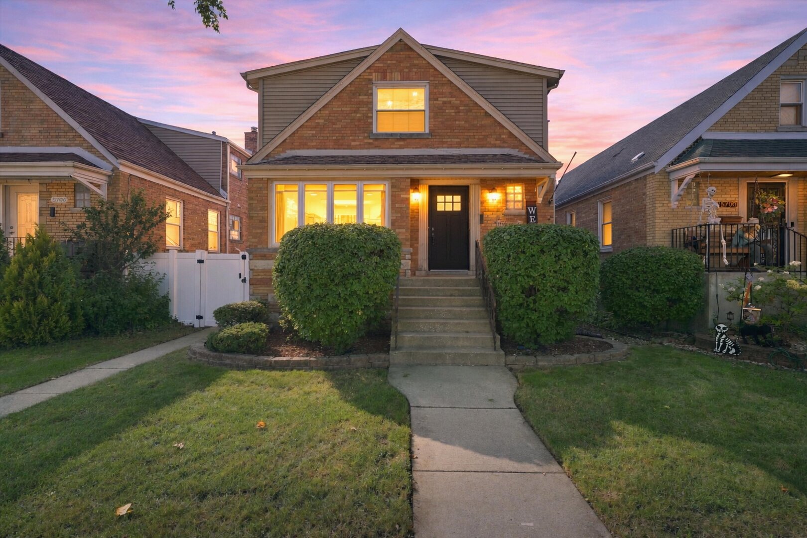 5704 S Oak Park Avenue Property Photo 1